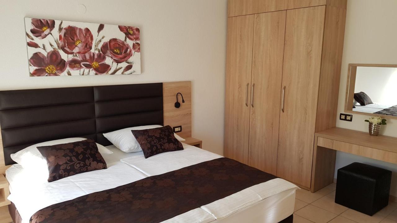 Premium Appartments Suha Punta Kampor Exterior photo