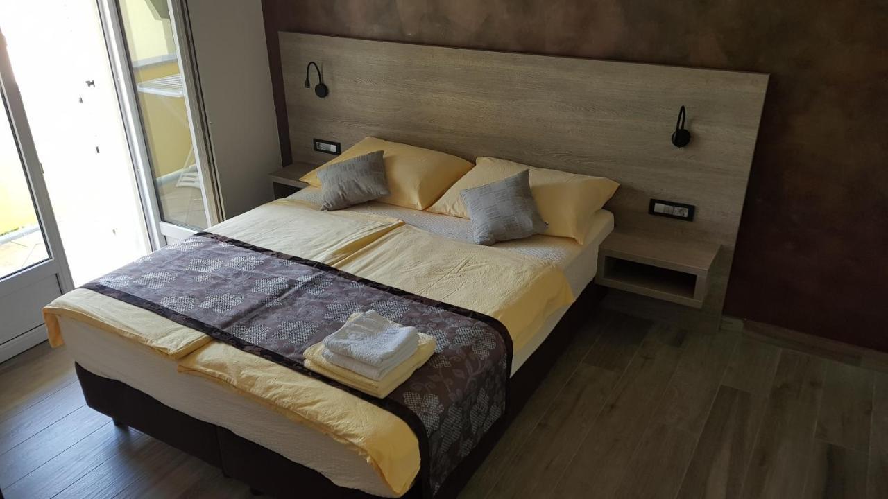 Premium Appartments Suha Punta Kampor Exterior photo